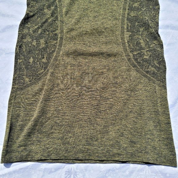 Lululemon Swiftly Tech Short Sleeve Crew - Black / Brave Olive - Size 4 - Picture 3 of 16